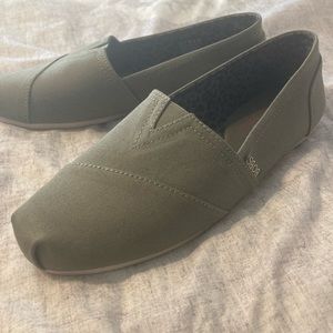 Skechers BOBS Olive Green shoes size 10 New In Box